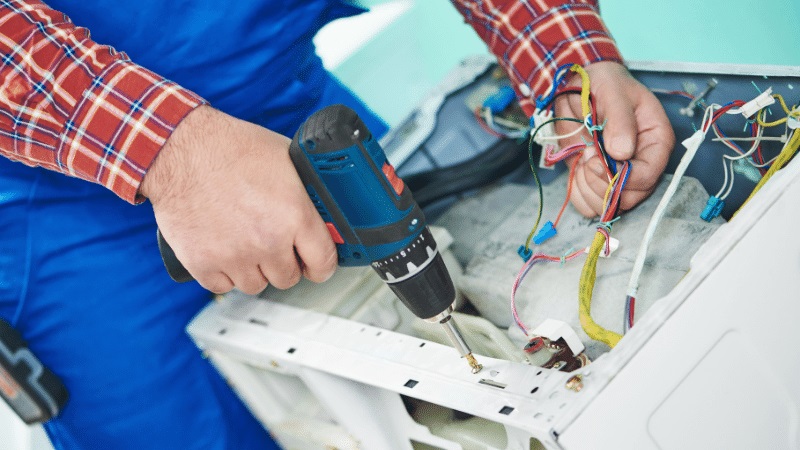Yenimahalle İndesit İndesit çamaşır makinesi kart tamiri – Su almama arızası orijinal parça ile giderildi. - Teknik servis örneği